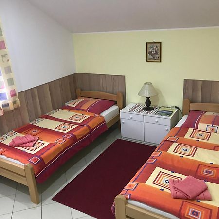 Deliblato Guesthouse Rebel מראה חיצוני תמונה