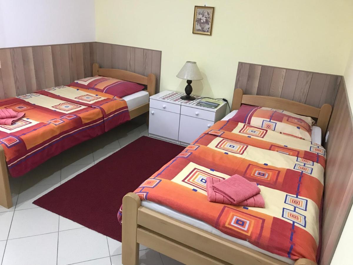 Deliblato Guesthouse Rebel מראה חיצוני תמונה