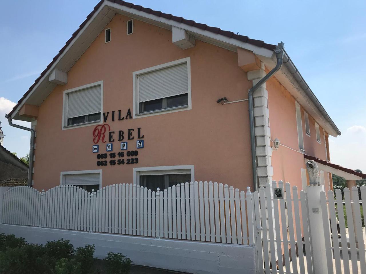Deliblato Guesthouse Rebel מראה חיצוני תמונה